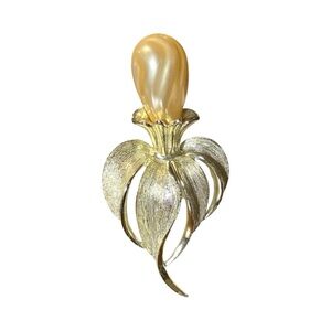 Sarah Coventry 1962 “Fantasy Flower” 3.5 Inch Statement Brooch